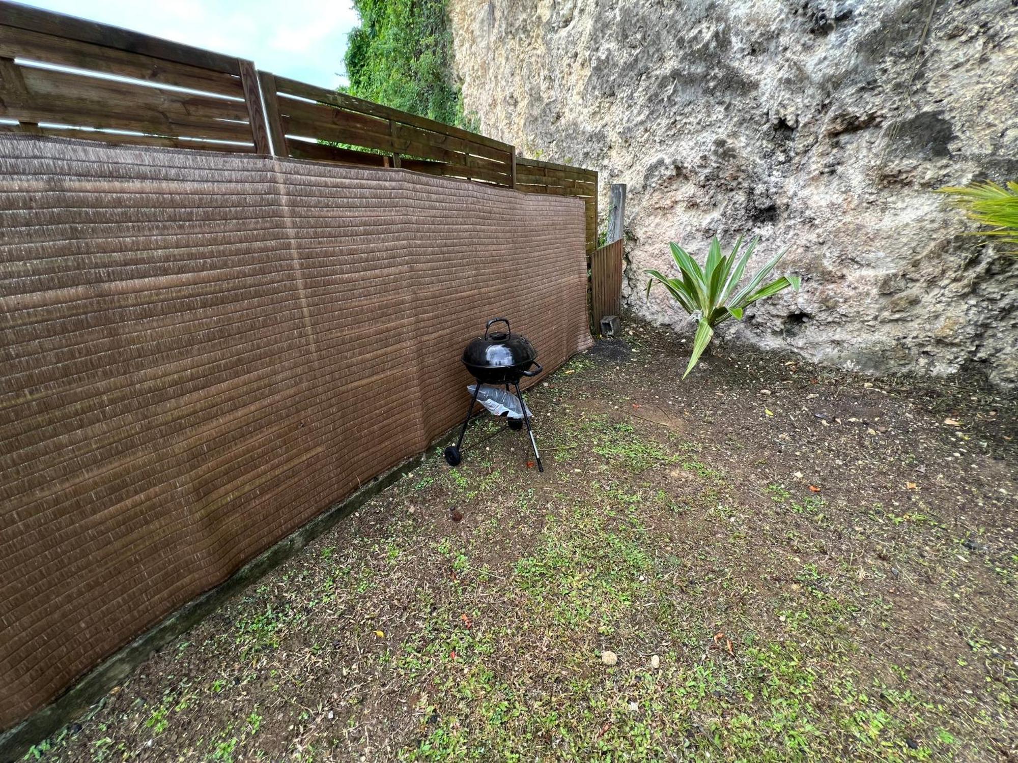 Villa au calme avec Jacuzzi, Villa Le Boursoie Les Abymes Esterno foto