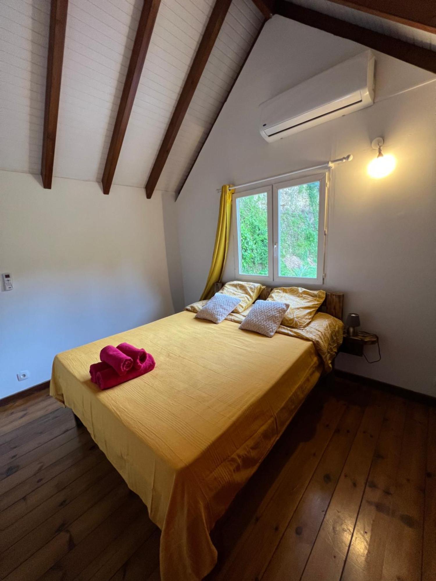 Villa au calme avec Jacuzzi, Villa Le Boursoie Les Abymes Esterno foto