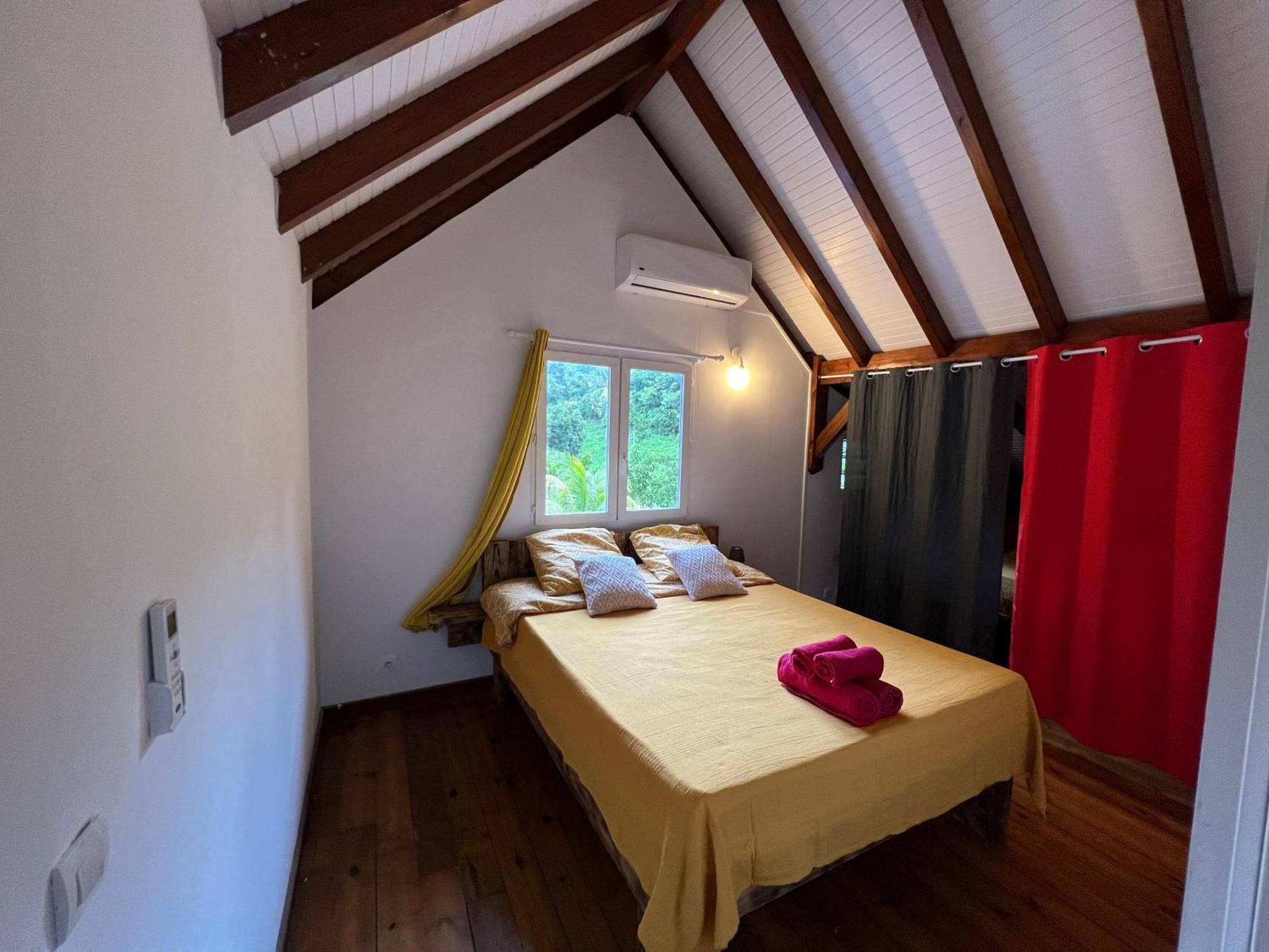 Villa au calme avec Jacuzzi, Villa Le Boursoie Les Abymes Esterno foto