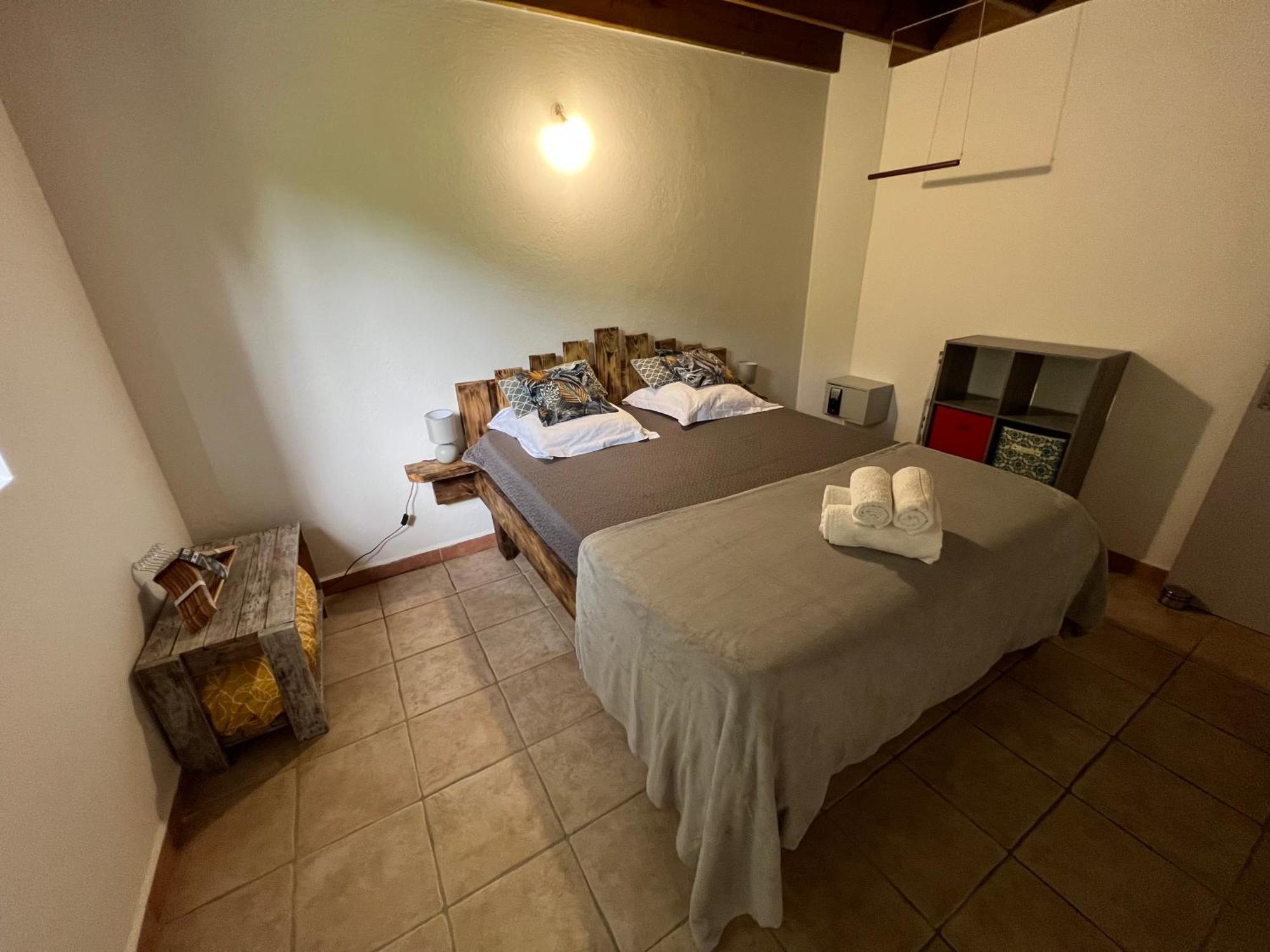 Villa au calme avec Jacuzzi, Villa Le Boursoie Les Abymes Esterno foto