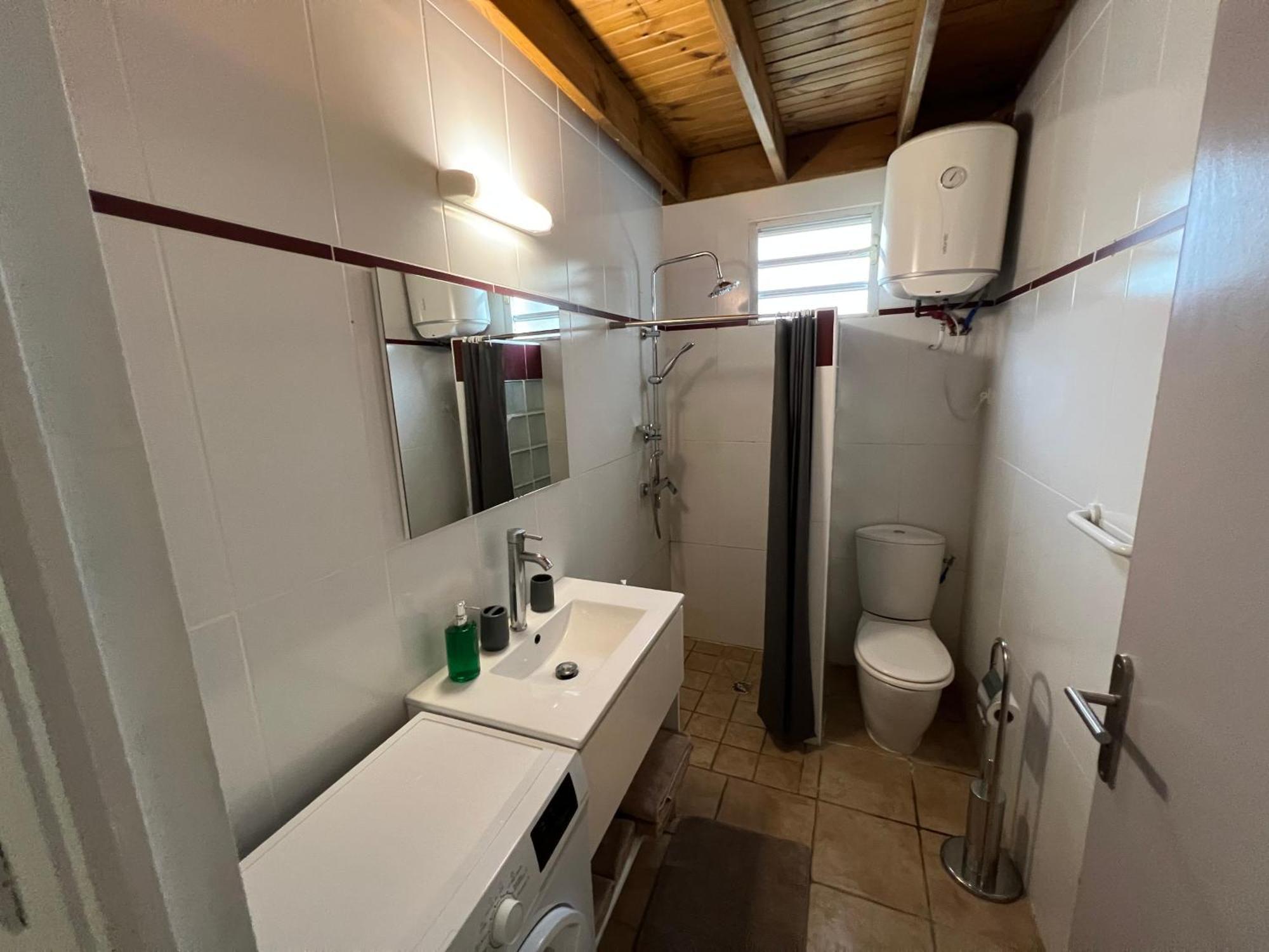 Villa au calme avec Jacuzzi, Villa Le Boursoie Les Abymes Esterno foto