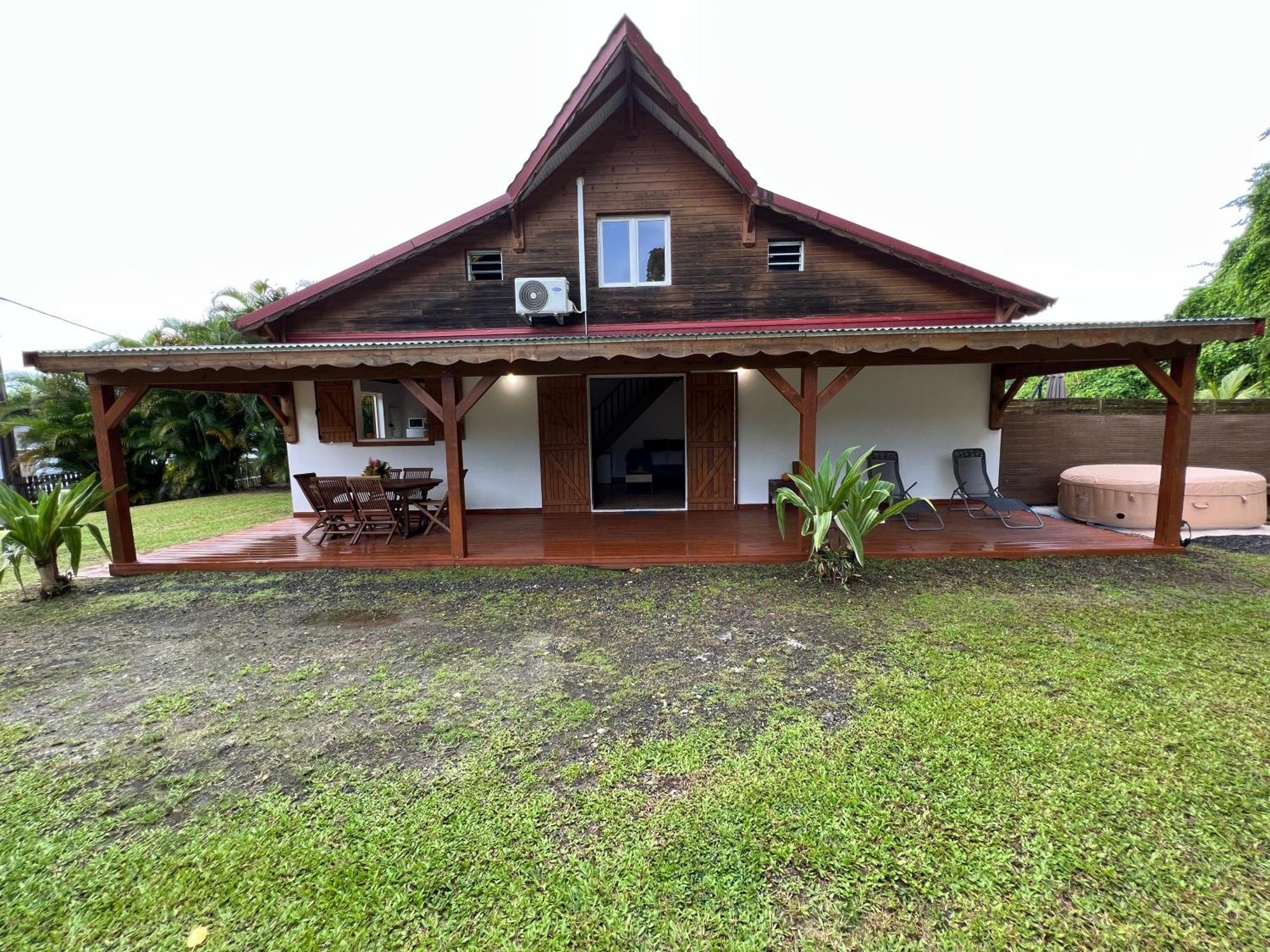 Villa au calme avec Jacuzzi, Villa Le Boursoie Les Abymes Esterno foto