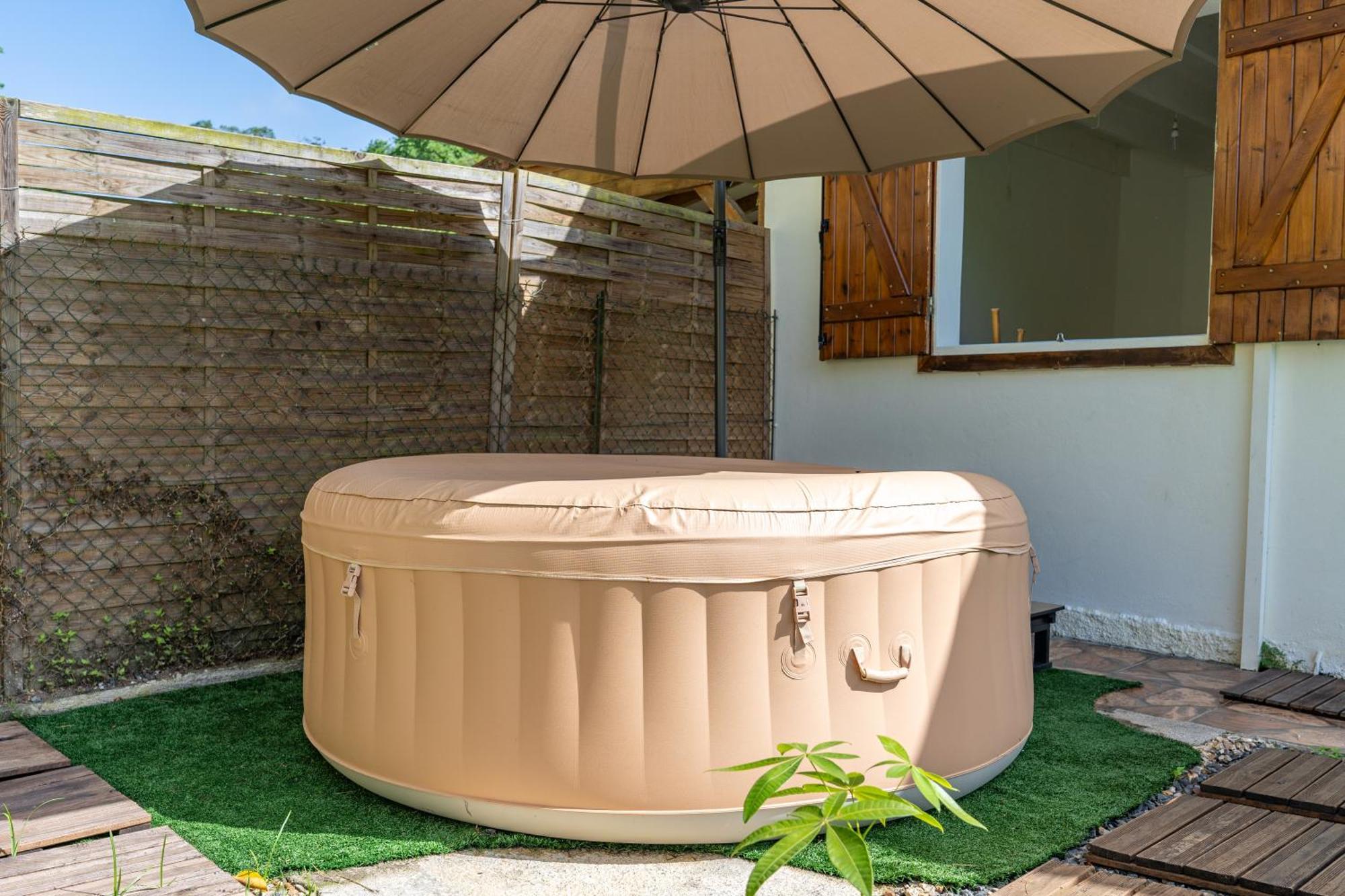 Villa au calme avec Jacuzzi, Villa Le Boursoie Les Abymes Esterno foto