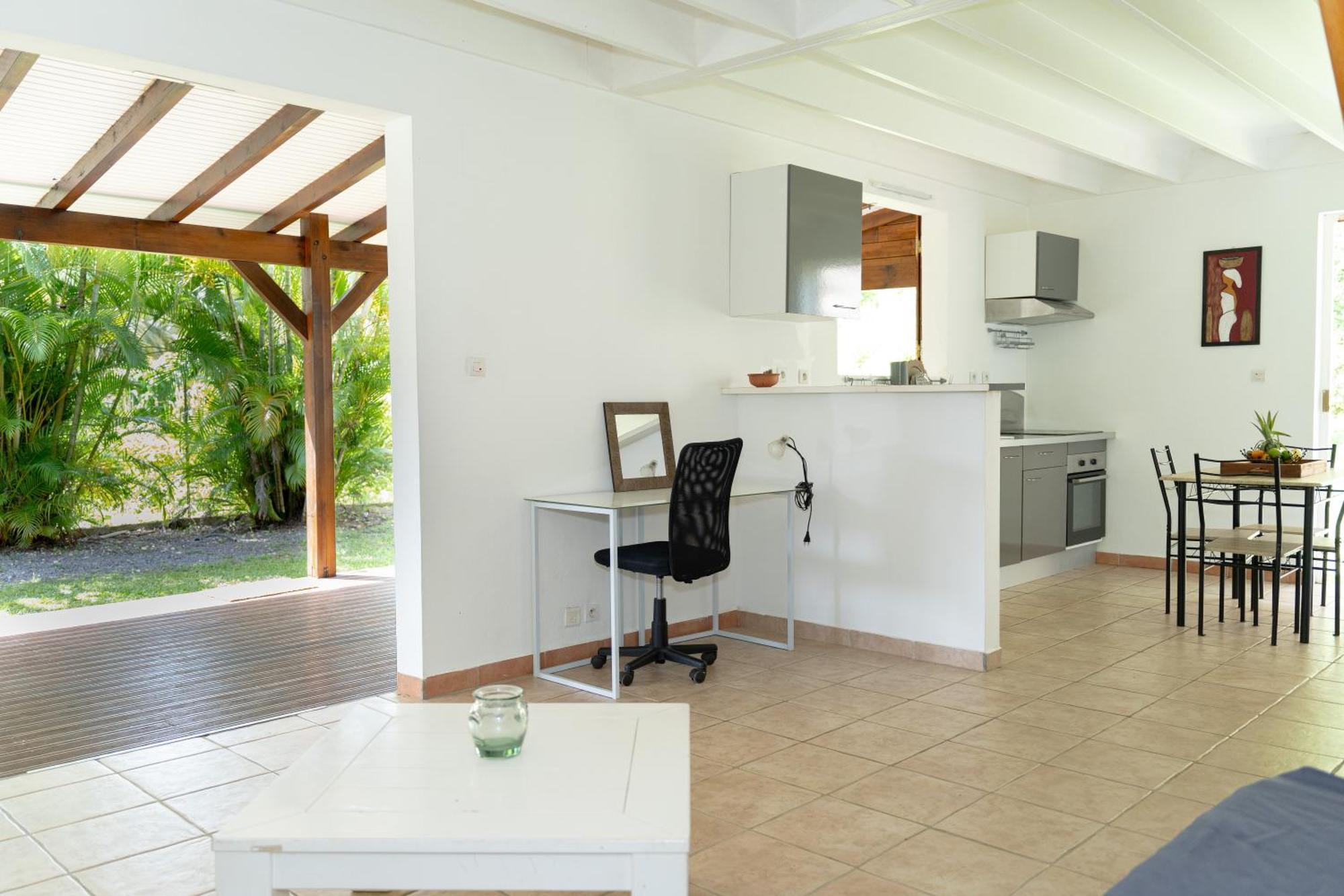 Villa au calme avec Jacuzzi, Villa Le Boursoie Les Abymes Esterno foto