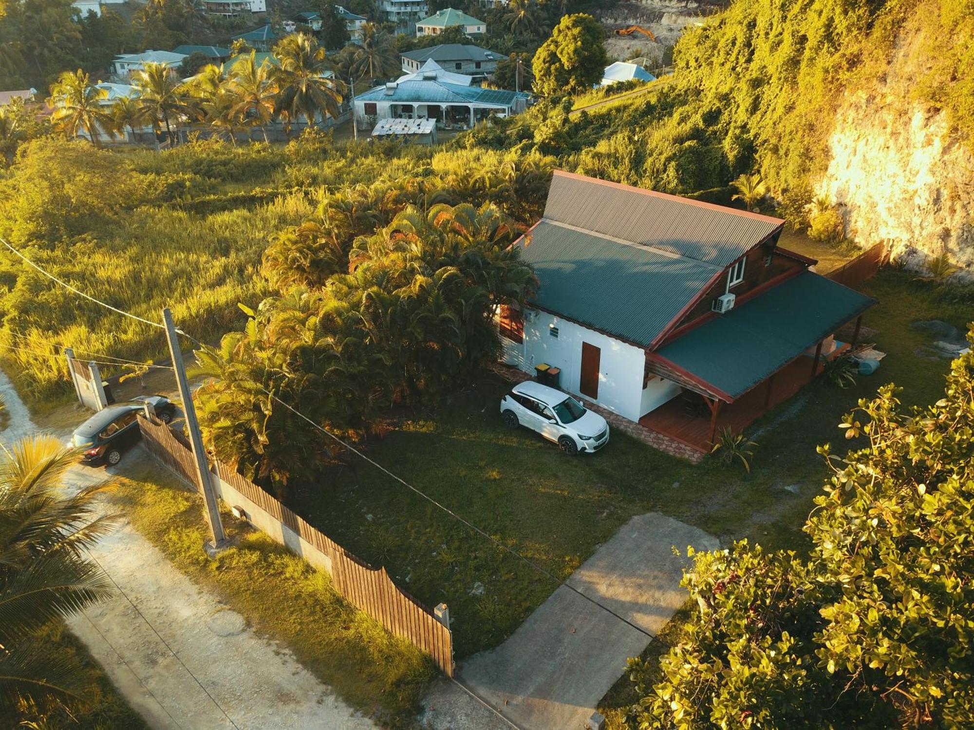 Villa au calme avec Jacuzzi, Villa Le Boursoie Les Abymes Esterno foto