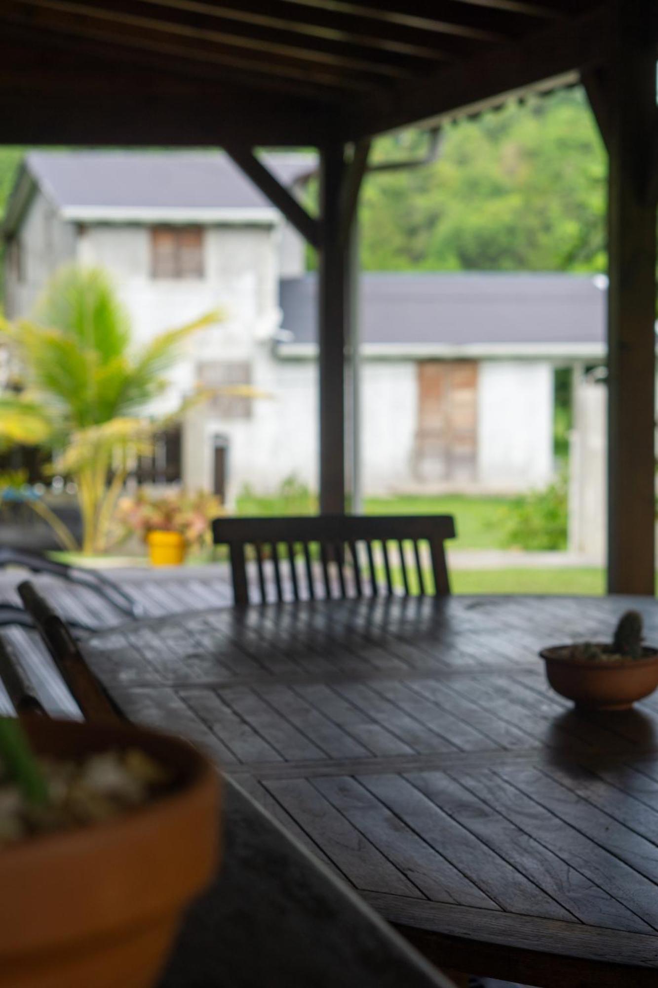 Villa au calme avec Jacuzzi, Villa Le Boursoie Les Abymes Esterno foto