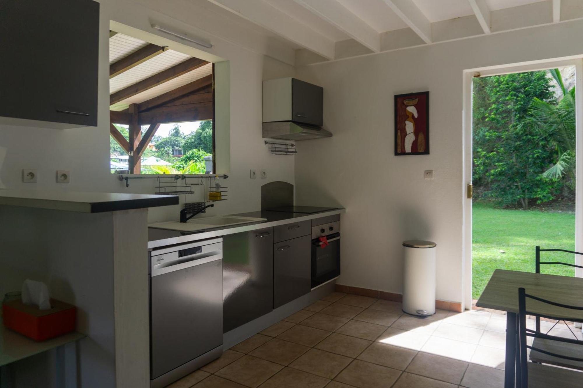 Villa au calme avec Jacuzzi, Villa Le Boursoie Les Abymes Esterno foto